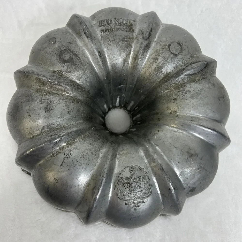 Vintage Nordic Ware Bundt Fluted Tube Pan Cast Aluminum Cake Mold Made in USA